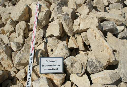 Dolomit-Mauersteine unsortiert